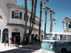 Kissing On The Boardwalk In Pacific Beach San Diego California Tonythetigersson Tony Andrews T20 0Ao3Y2 - California Locals