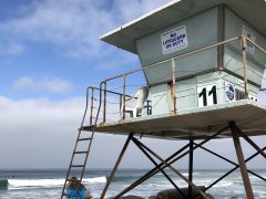 Carlsbad Ca Lifeguard Stand Overlooking Pacific Ocean T20 W7A2Zy - California Locals